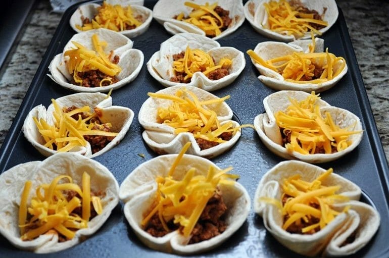 how to make taco cups with tortillas
